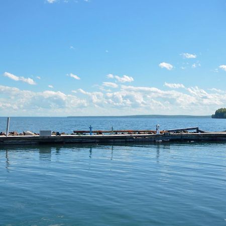 Beautiful Beach Front Condo With Lake Views Bayfield Buitenkant foto