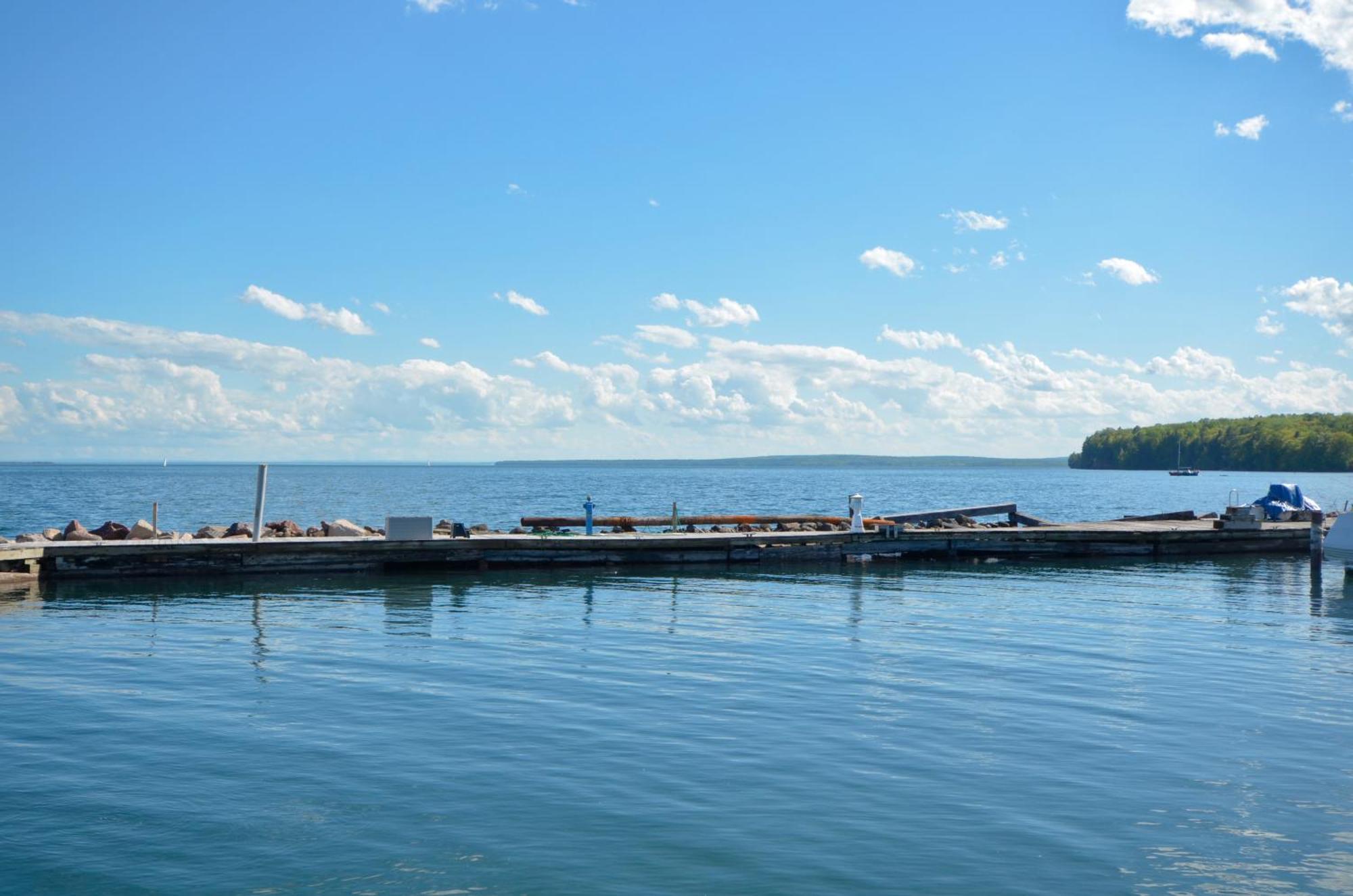 Beautiful Beach Front Condo With Lake Views Bayfield Buitenkant foto