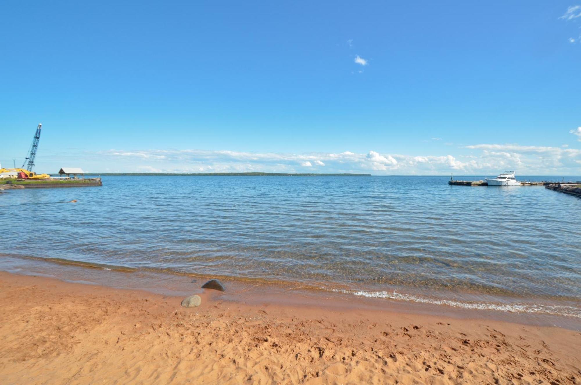 Beautiful Beach Front Condo With Lake Views Bayfield Buitenkant foto