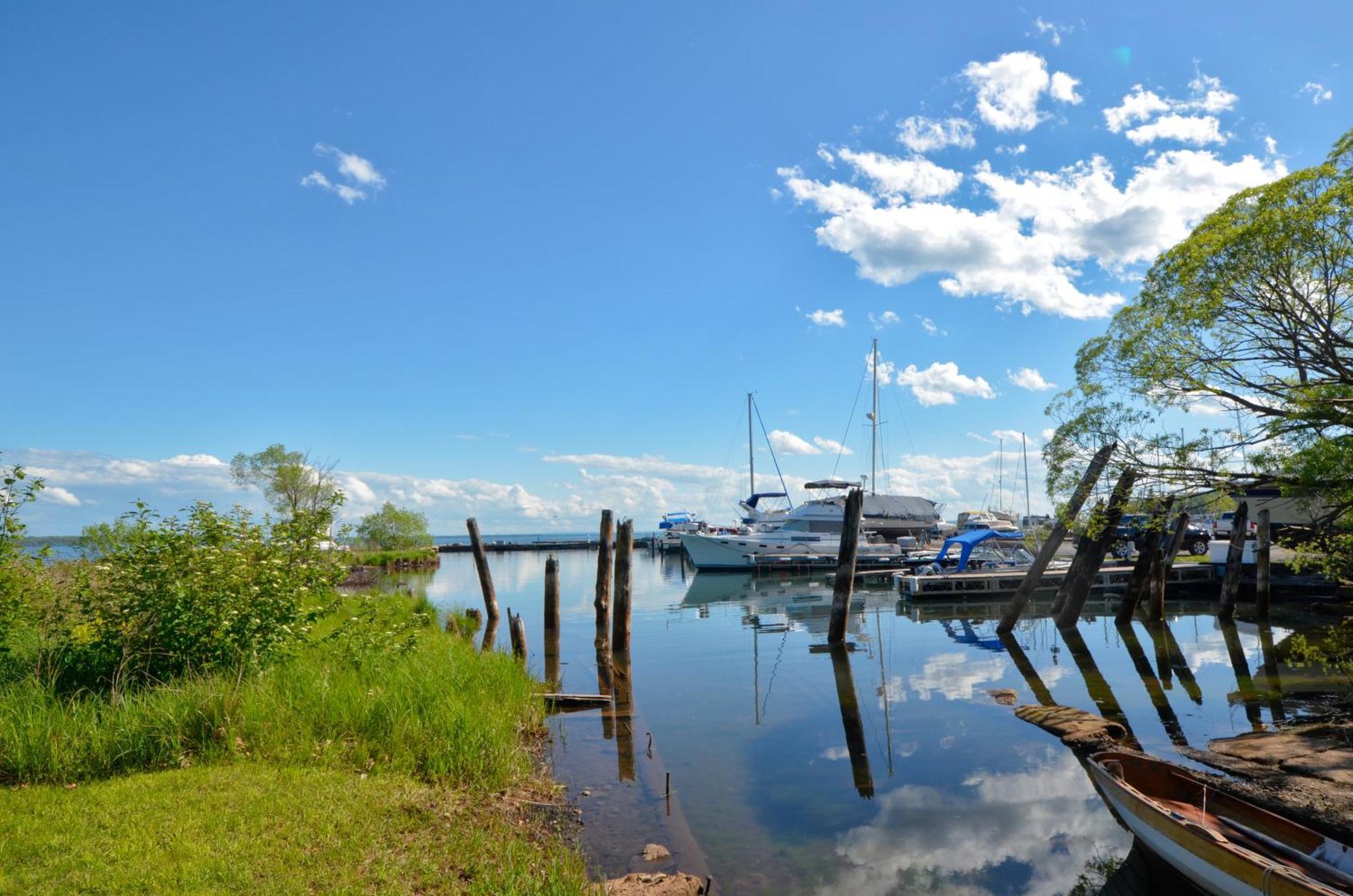 Beautiful Beach Front Condo With Lake Views Bayfield Buitenkant foto