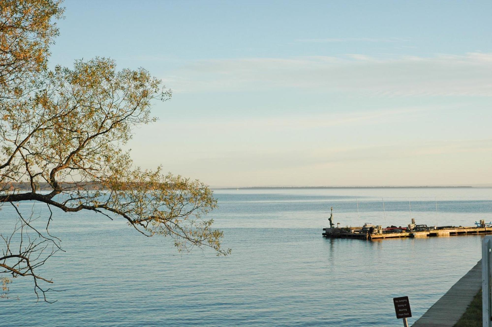 Beautiful Beach Front Condo With Lake Views Bayfield Buitenkant foto
