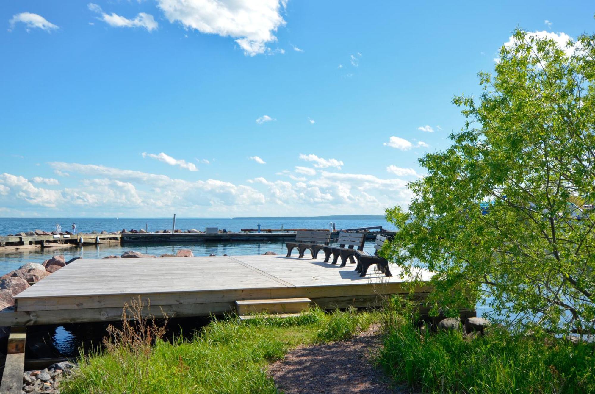 Beautiful Beach Front Condo With Lake Views Bayfield Buitenkant foto
