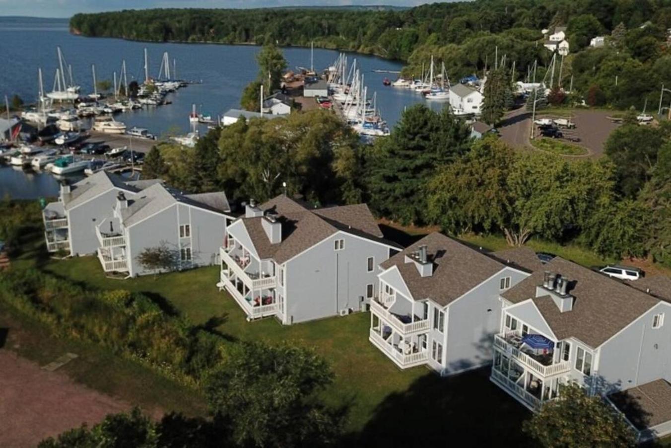 Beautiful Beach Front Condo With Lake Views Bayfield Buitenkant foto