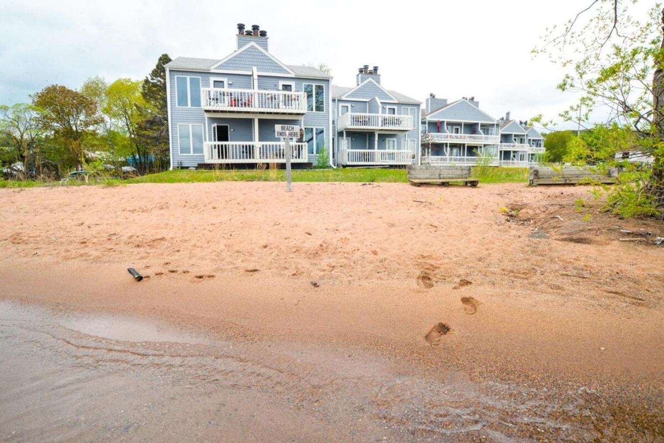 Beautiful Beach Front Condo With Lake Views Bayfield Buitenkant foto